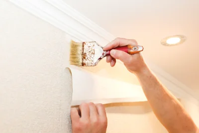Pose de papier peint aux Aynans — revêtements muraux et toiles de verre